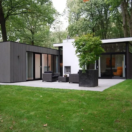 Cozy House With Garden, Near Maasduinen *